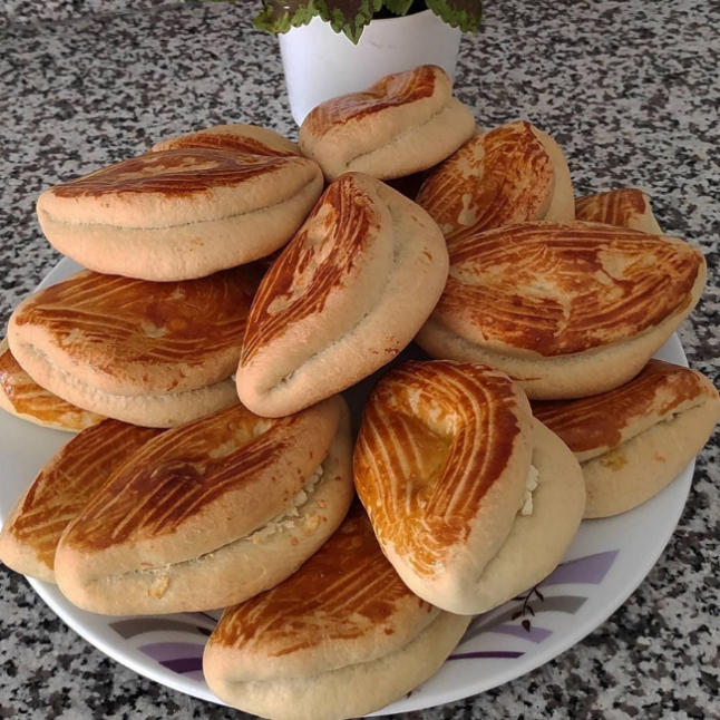 Hazır Zannedilen Pastane Usulü Poğaça Tarifi - 1