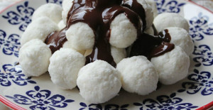 Az Malzemeli Çikolata Soslu Lokum Tatlısı Tarifi