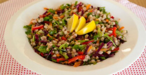Mor Lahanalı Buğday Salatası Tarifi