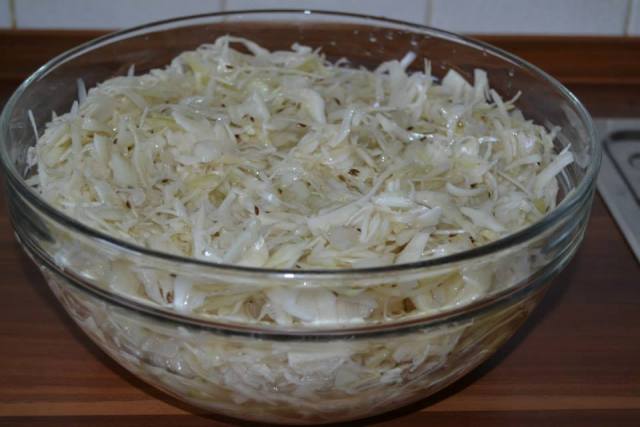 Yoğurtlu Beyaz Lahana Salatası Tarifi - 1