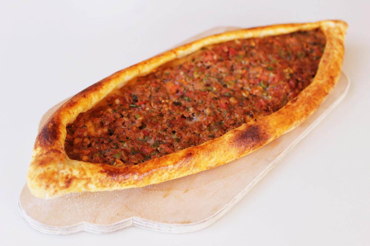 Ev Fırınında Kıymalı Pide Tarifi Ev Fırınında Kıymalı Pide Tarifi