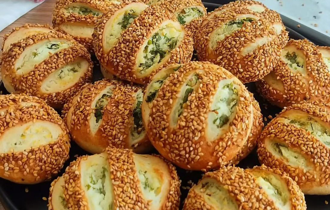 10 Dakikada Mayasız Çıtır Simit Poğaça Tarifi - 1