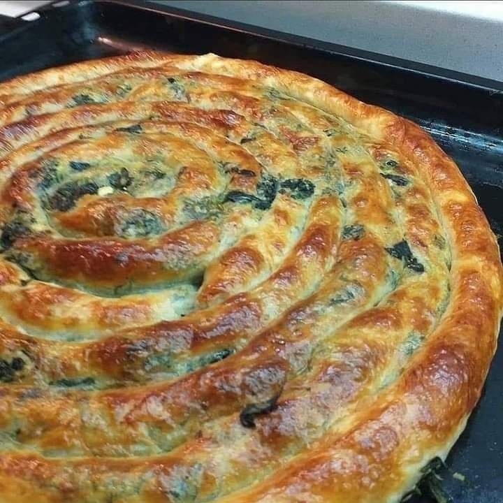 Ispanaklı Pırasalı El Açması Börek Tarifi - 2