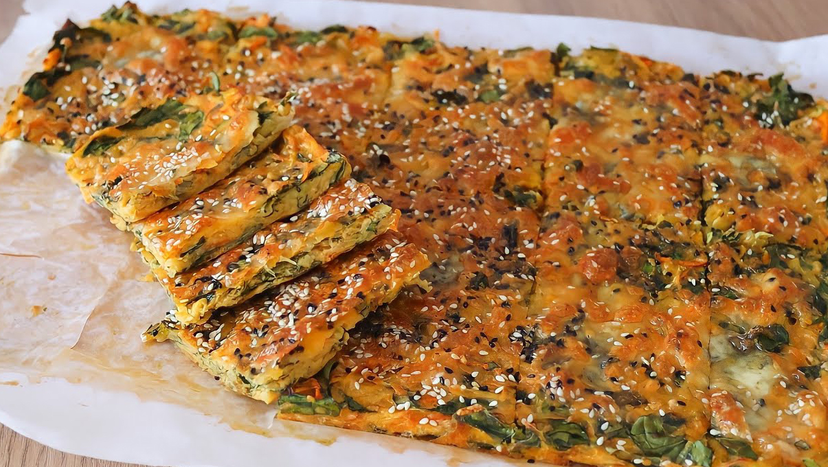 4 Kaşık Un İle Tam 1 Tepsi Pırasalı Börek Tarifi - 1