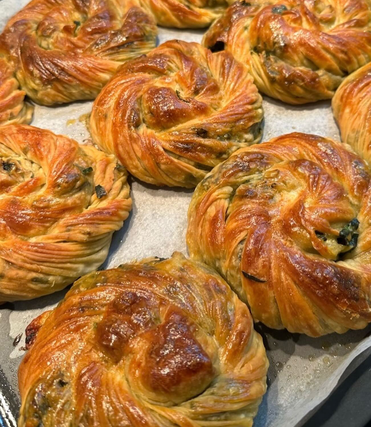 Annemin El Açması Ispanaklı Börek Tarifi - 2