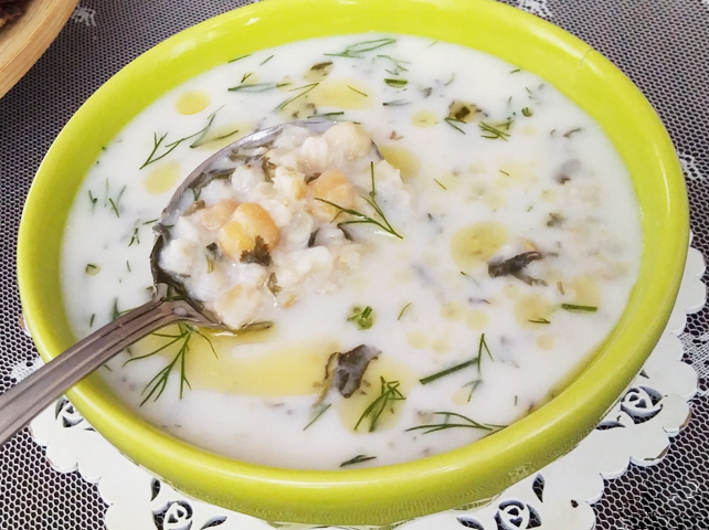 Yaz Aylarının Değişmeyen Lezzeti Dereotlu Soğuk Ayran Çorbası Tarifi - 1