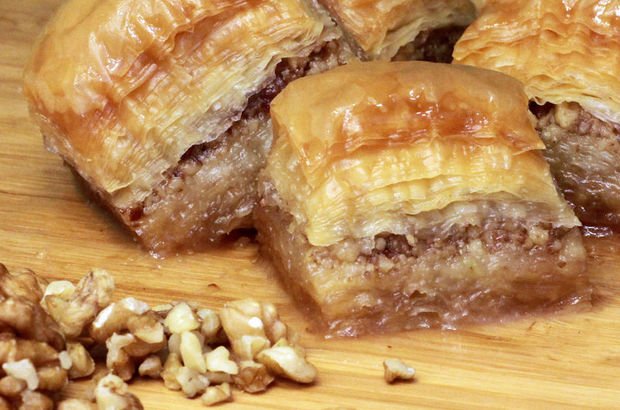 Baklava Yufkasından Cevizli Baklava - 1