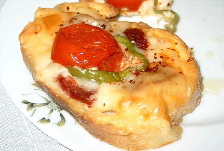 Bayat Ekmek Pizzası Tarifi - 3