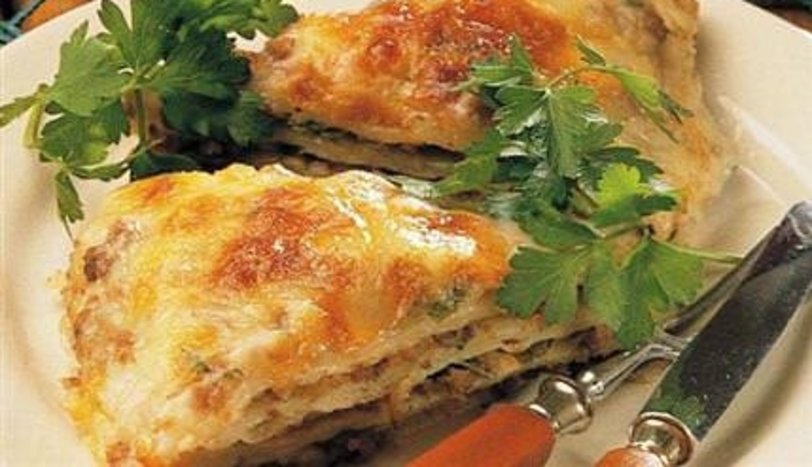 Beşamel Soslu Kıymalı Börek Tarifi - 2