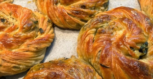 Annemin El Açması Ispanaklı Börek Tarifi