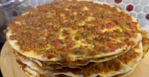 Ev Yapımı Çıtır Çıtır Lahmacun Tarifi