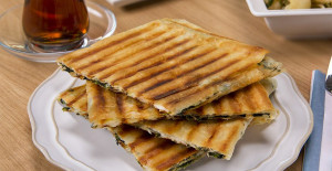 Tost Makinesinde Ispanaklı Gözleme Tarifi