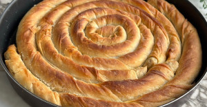 El Açması Tepsi Börek Tarifi