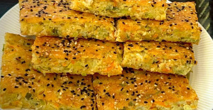 2 Su Bardağı Un İle 1 Tepsi Pırasalı Börek Tarifi