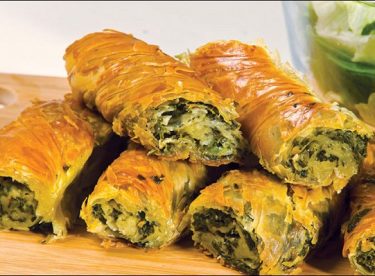 El Açması Ispanaklı Börek Tarifi - 1