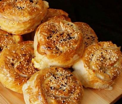 El Açması Peynirli Börek Tarifi - 2