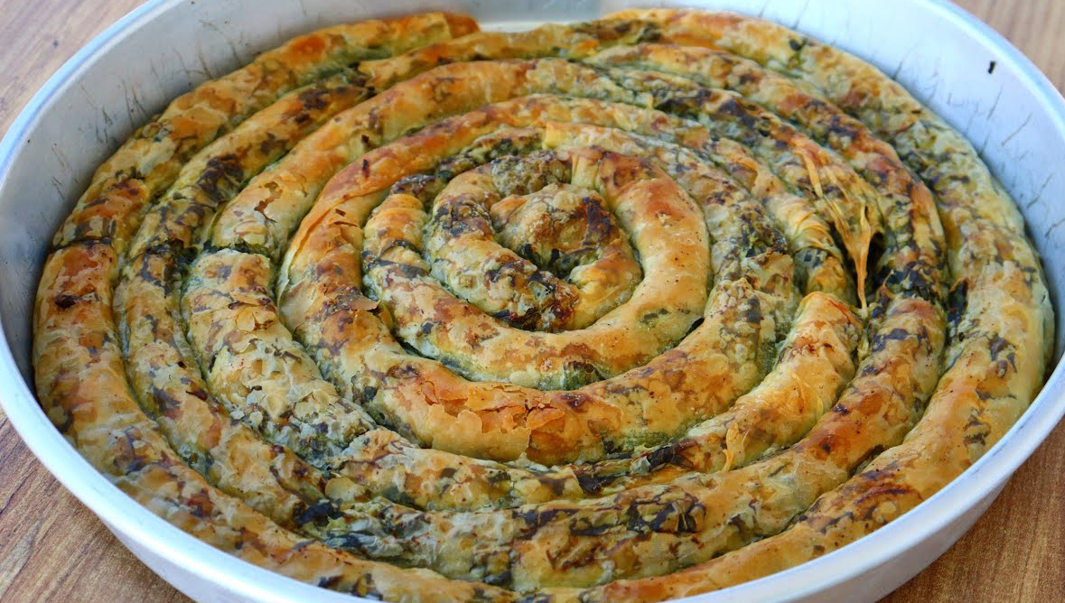 El Açması Ispanaklı Çıtır Çıtır Börek Tarifi - 1