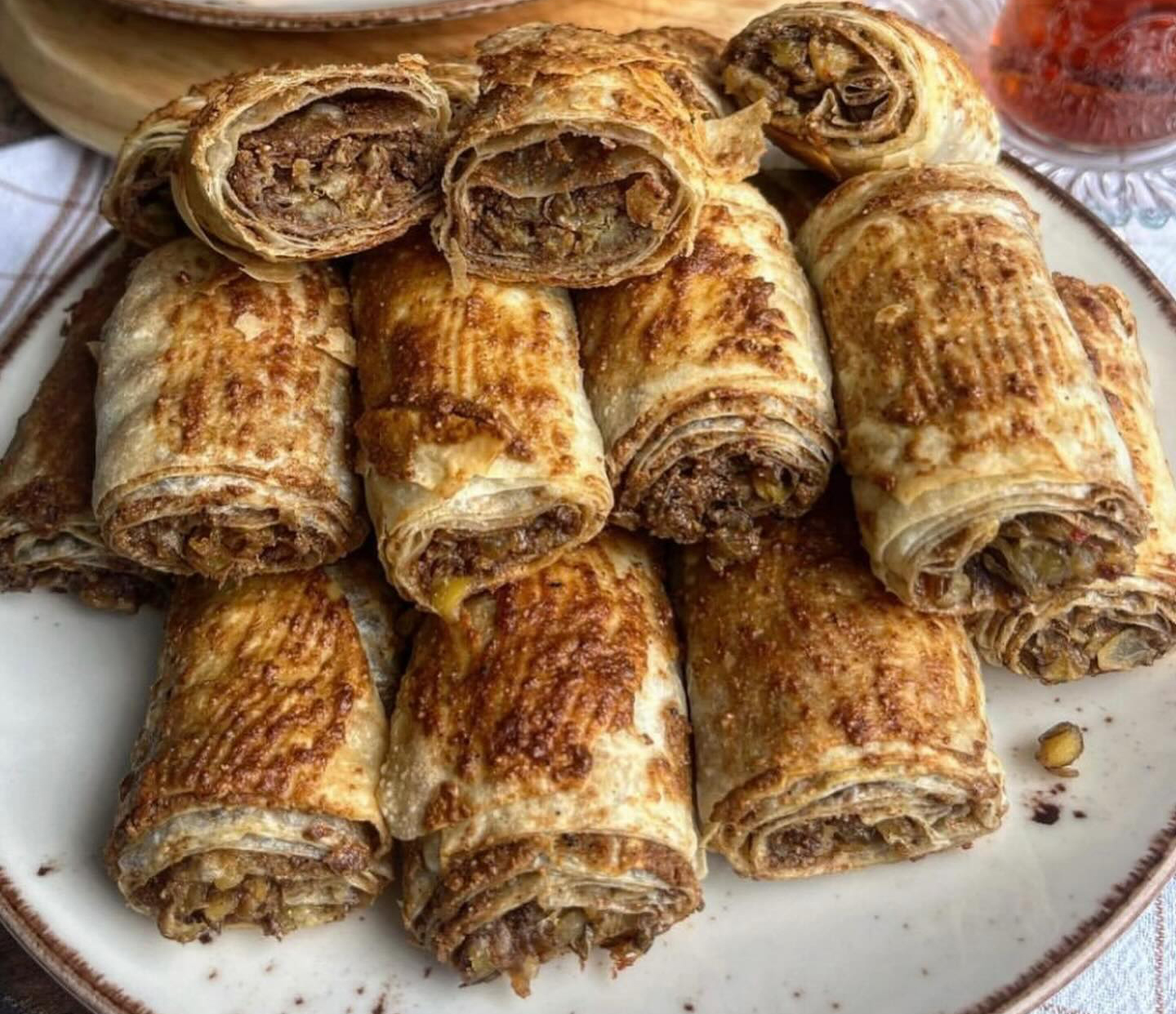 Hazır Yufka ile Çıtır Çıtır Haşhaşlı Börek Tarifi - 1