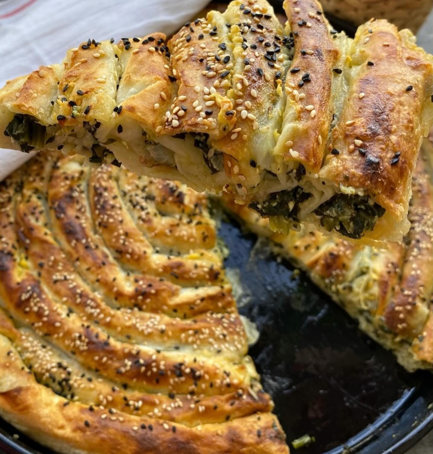 Su Böreği Kıvamında Ispanaklı Börek Tarifi - 1