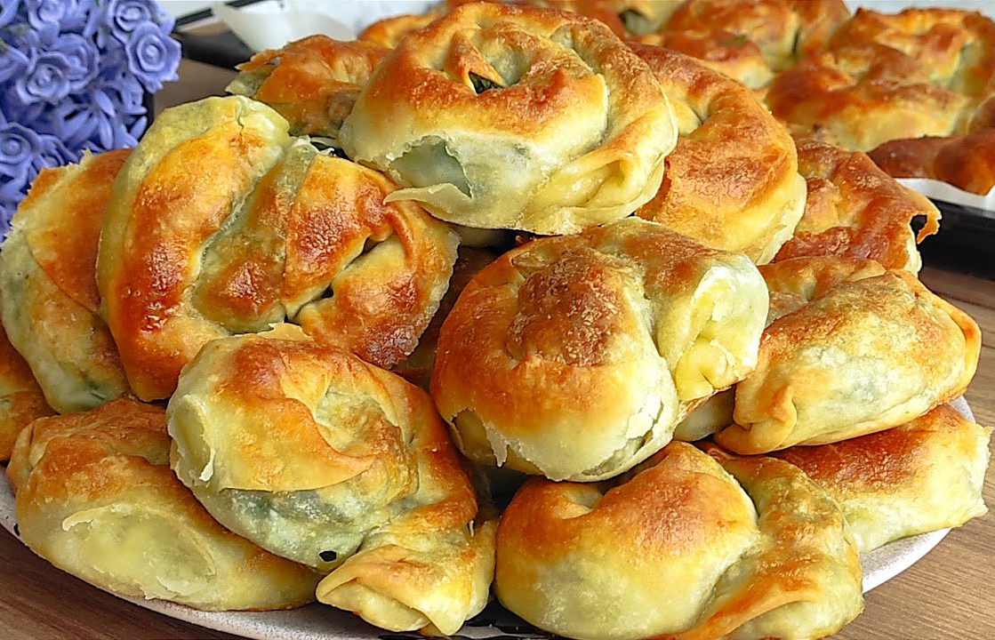 Kolay El Açması Ispanaklı Börek Tarifi - 1