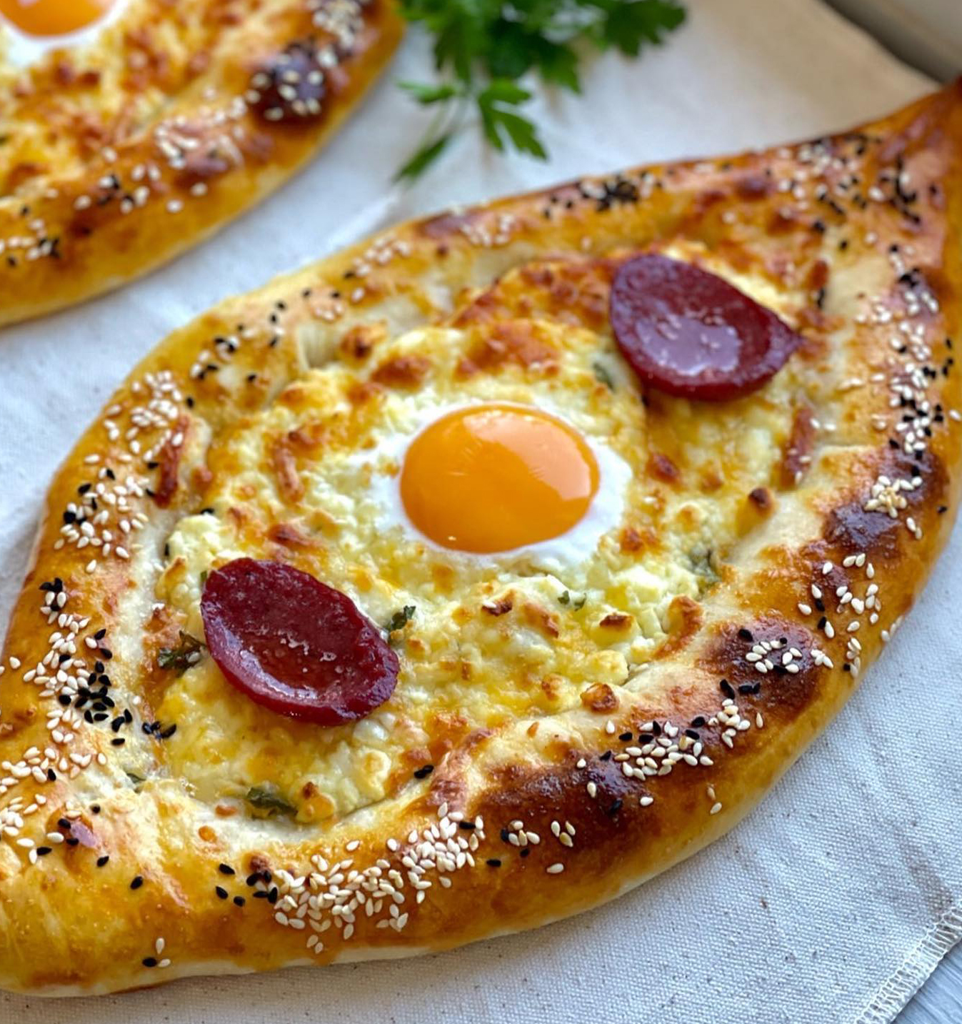 Kaşarlı Yumurtalı Sucuklu Pide Tarifi - 1