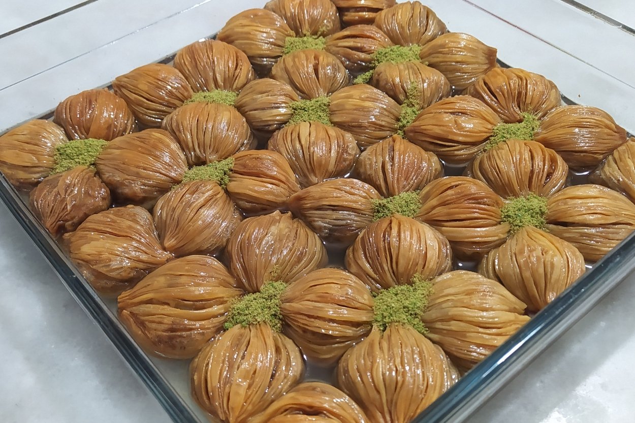 Kaymaklı Cevizli Midye Baklava Tarifi - 1