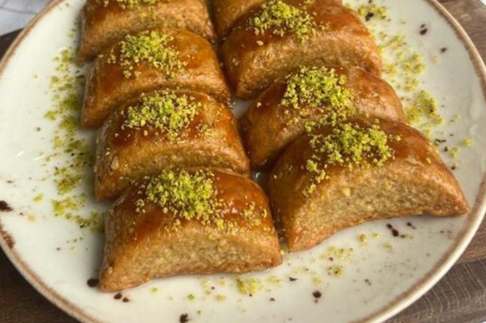 Kıyır Kıyır Baklava Lezzetinde Ay Tatlısı Tarifi - 2