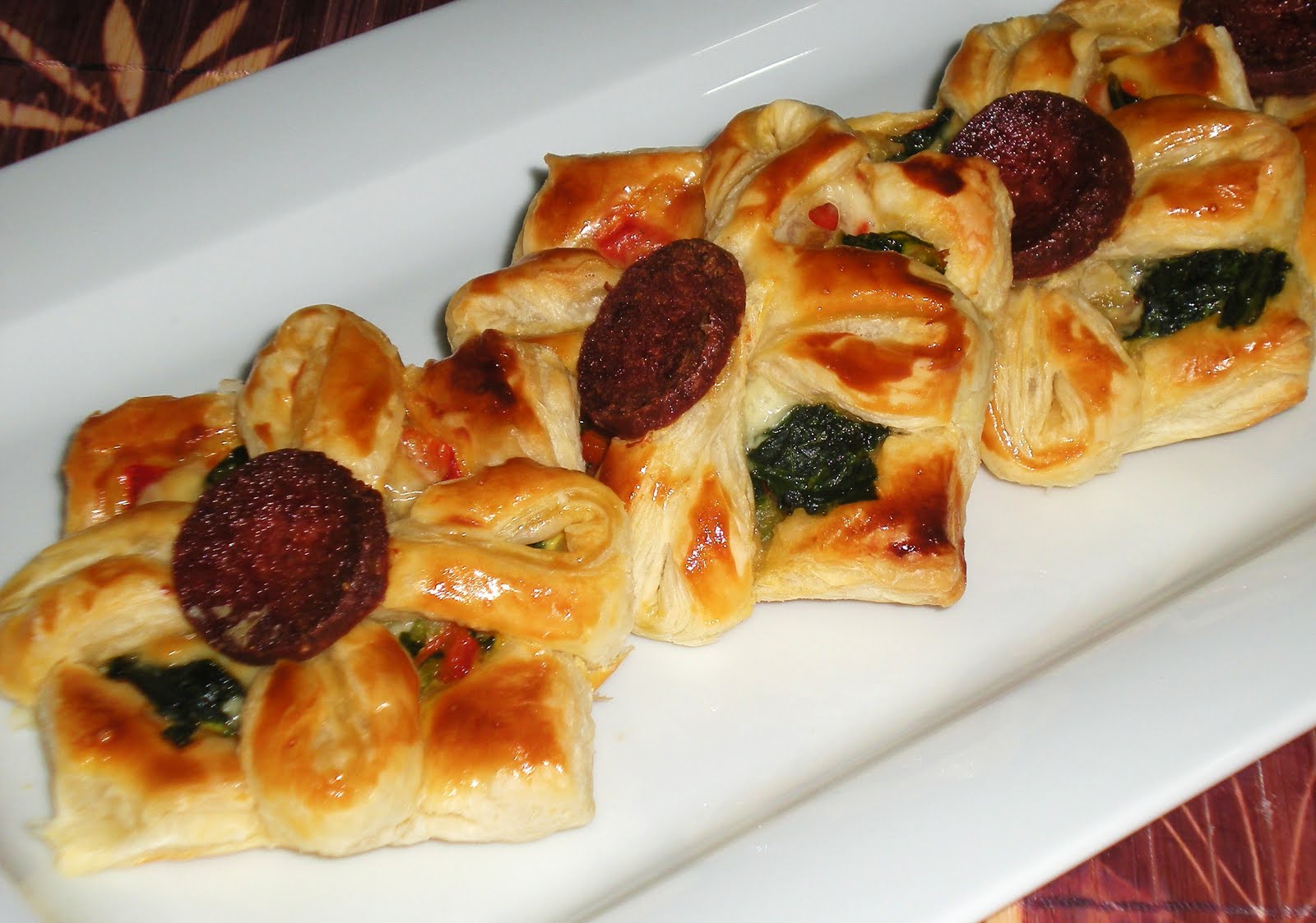 Milföyde Sucuklu Börek Tarifi - 7