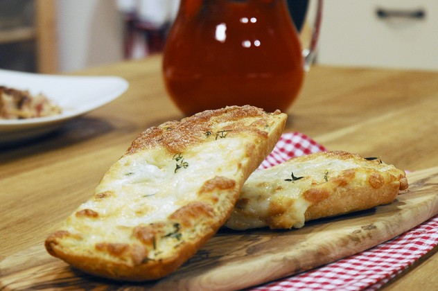 Sarımsaklı Soslu Ekmek Tarifi - 2