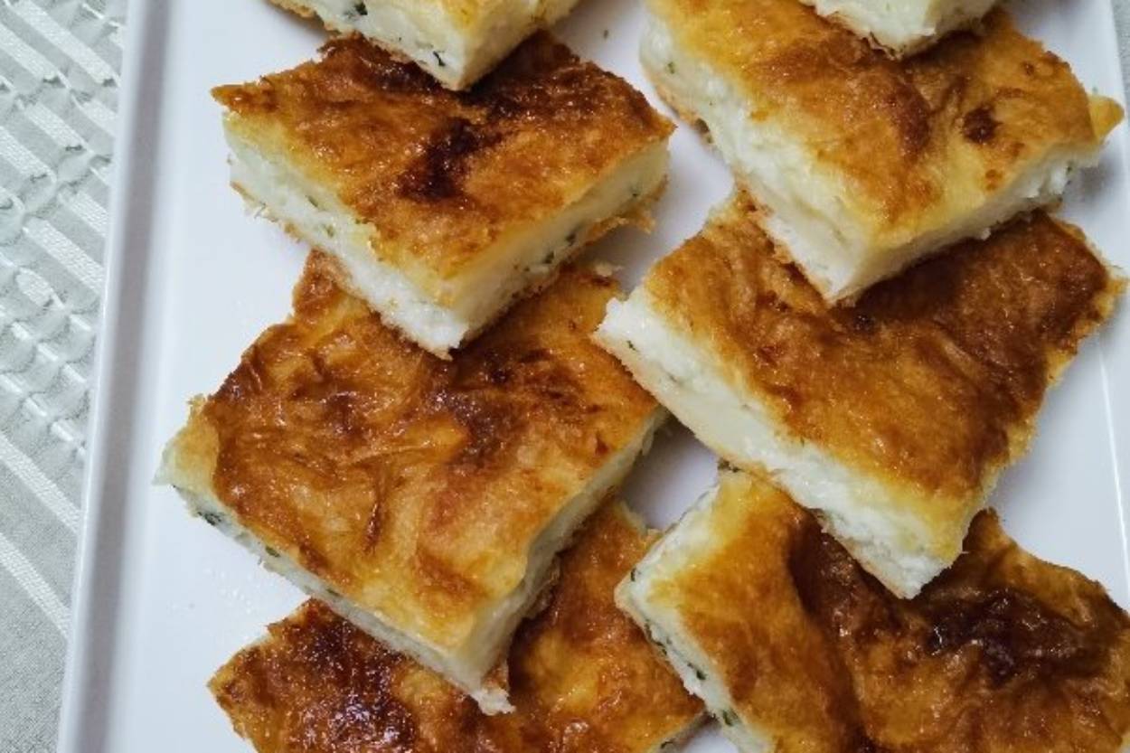 Su Böreği Tadında Sodalı Börek Tarifi - 1