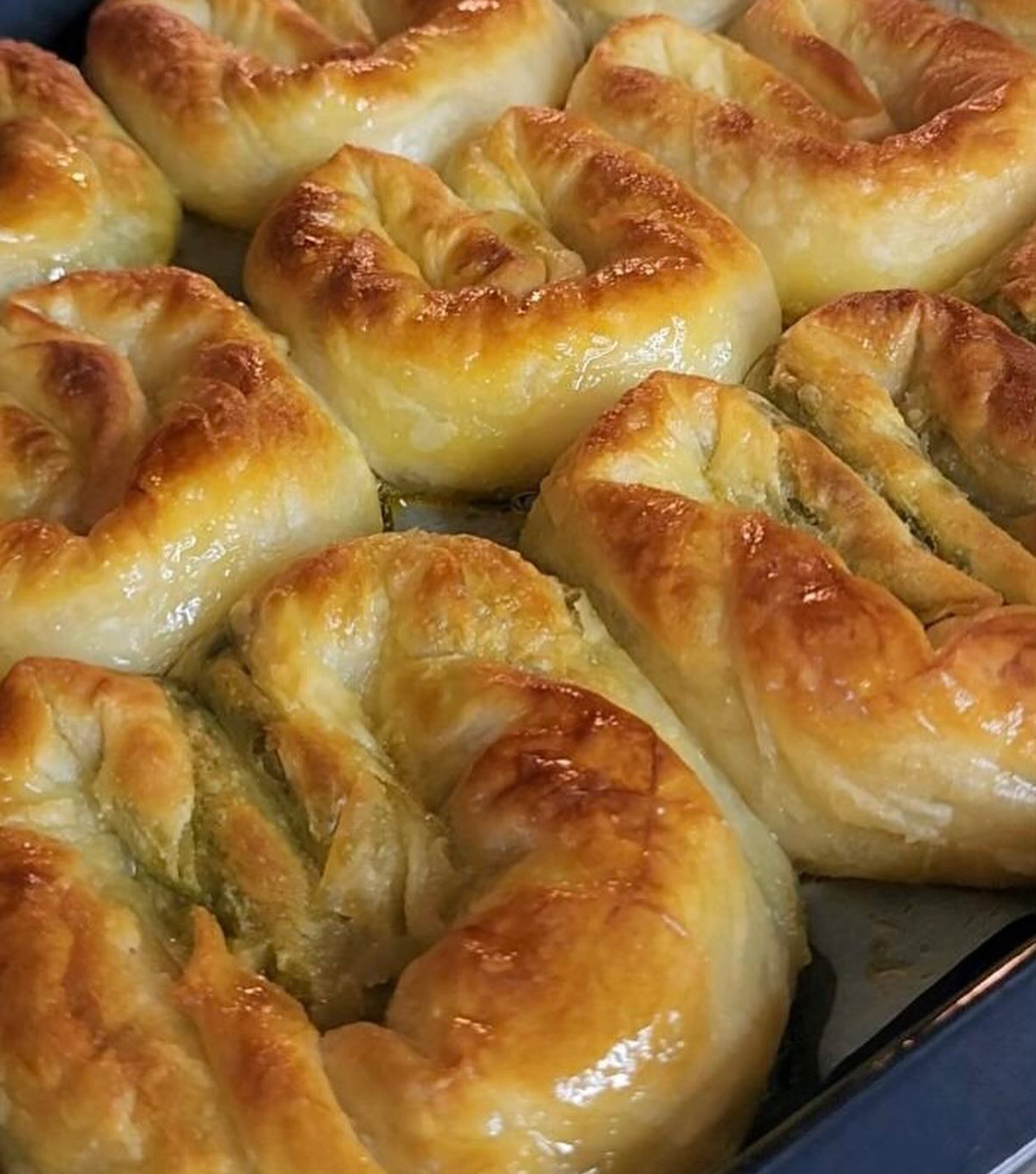 El Açması Lezzetinde Sodalı Ispanaklı Börek Tarifi - 1