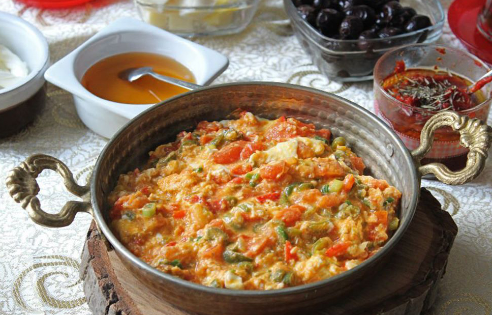 Soğanlı Menemen Tarifi - 1