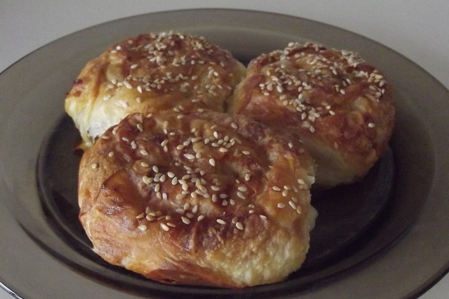 Sucuklu Peynirli Gül Böreği Tarifi - 5