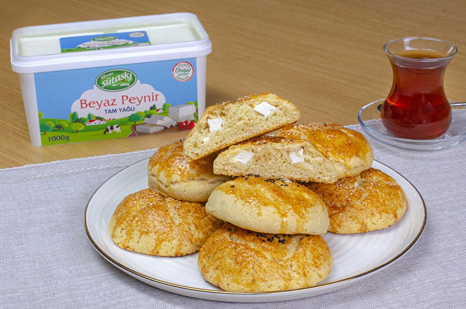 Beyaz Peynirli Yumuşak Poğaça Tarifi - 3