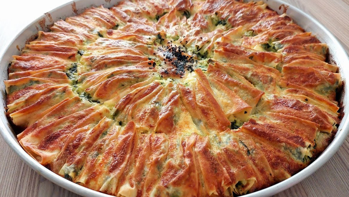 El Açması Tepsi Kırma Börek Tarifi - 1