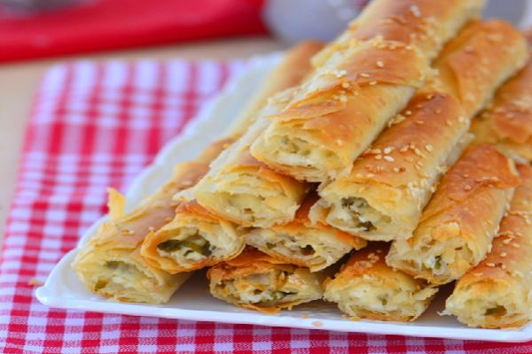 Tereyağlı Nişastalı Çıtır Börek Tarifi - 1