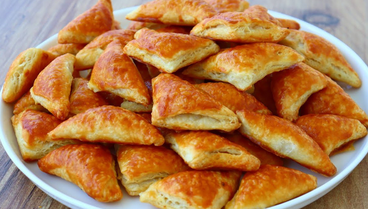 Annemin El Açması Peynirli Üçgen Börek Tarifi - 1