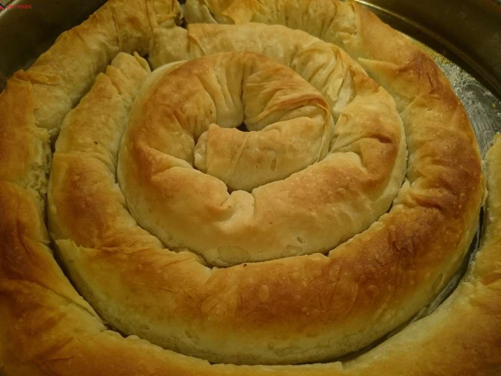 El Açması Boşnak Böreği Tarifi El Açması Boşnak Böreği Tarifi