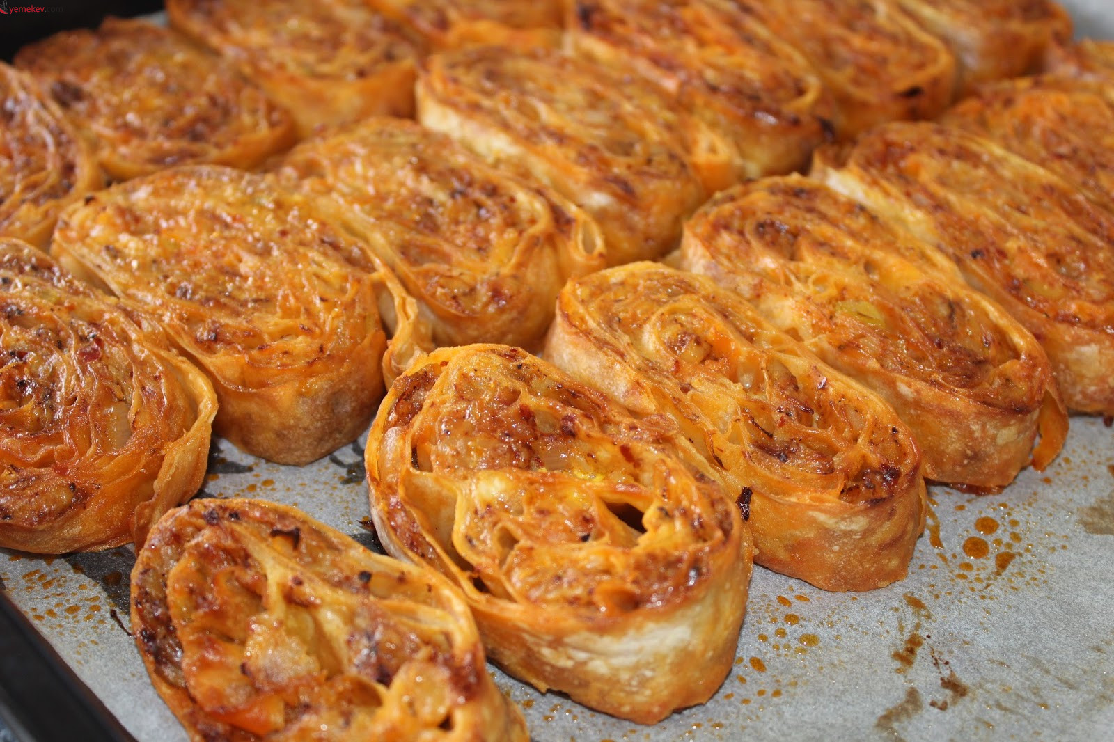 Patatesli Rulo Börek Tarifi - YemekEv.com