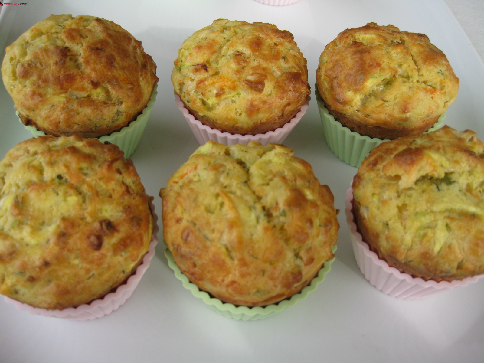 Salamlı Kahvaltılık Muffin Tarifi - 1