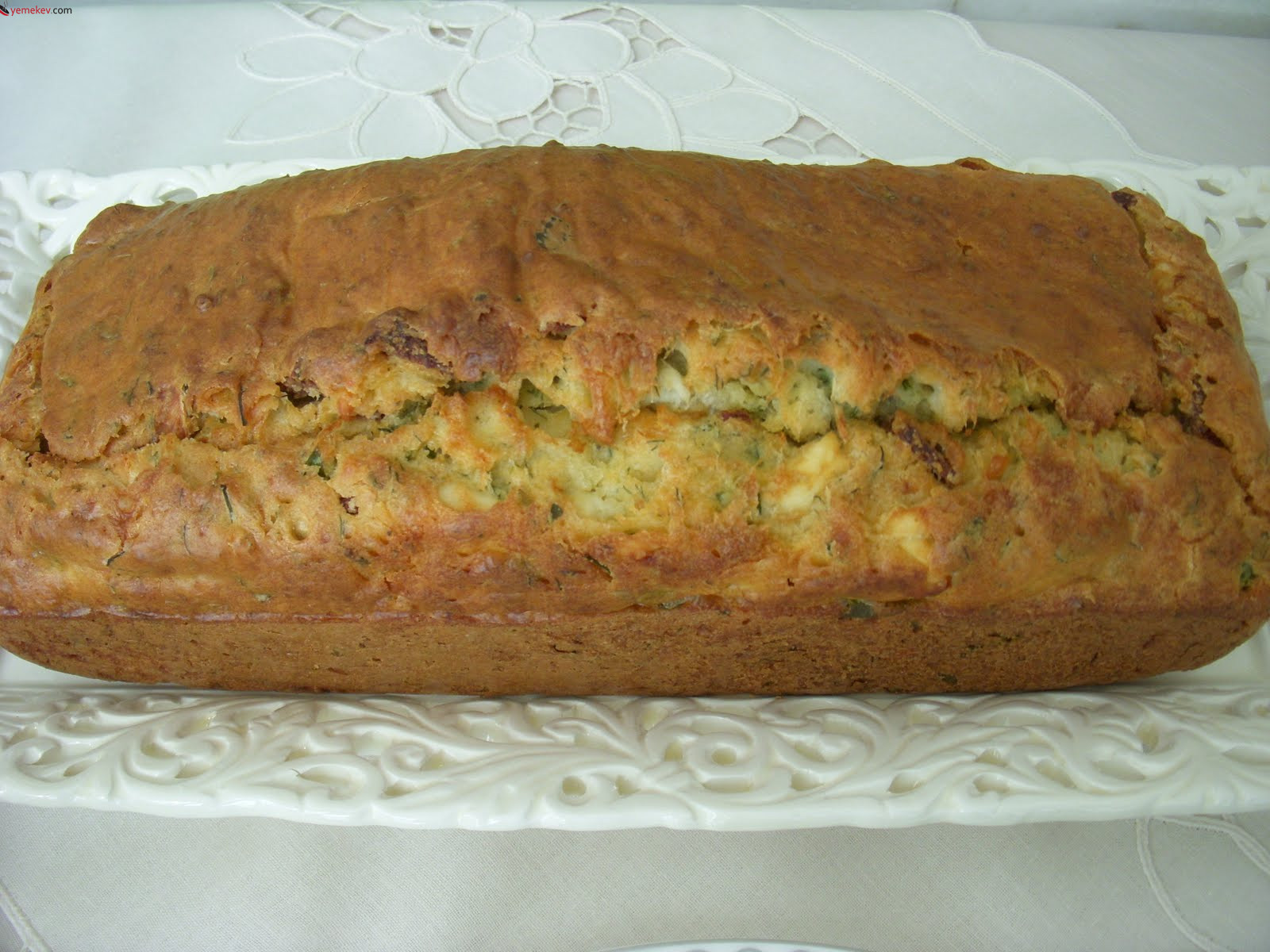 Zeytin ve Peynirli Tuzlu Kek Tarifi - 4