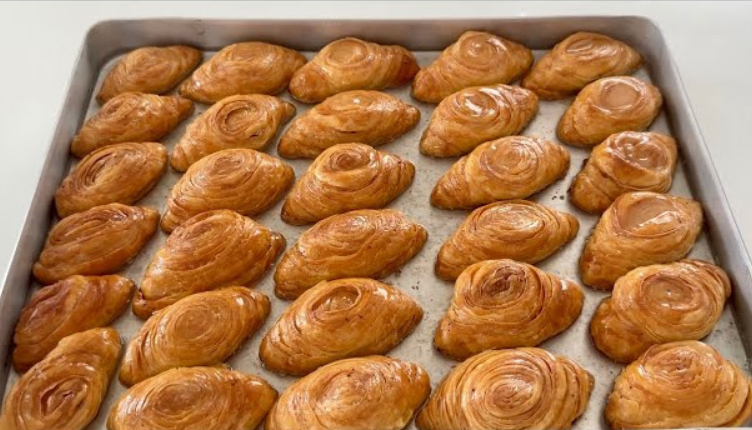 Katları Tek Tek Sayılan Çıtır Çıtır Baklava Tarifi - 1