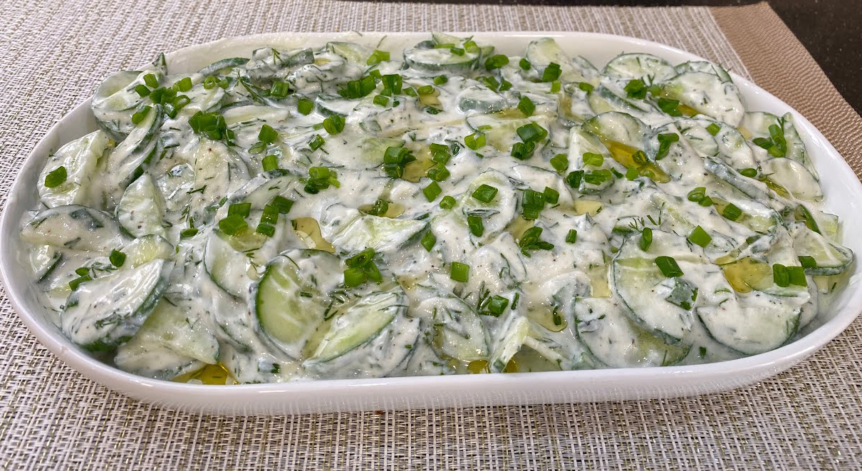 Bol Lezzetli Yoğurtlu Salatalık Salatası Tarifi - 1