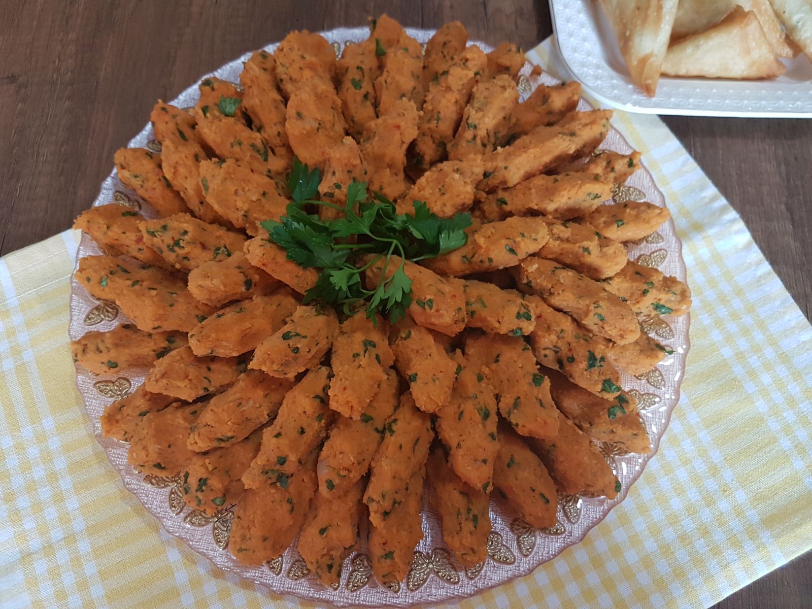 Kırmızı Mercimek Köftesi Yapılışı Kırmızı Mercimek Köftesi Yapılışı